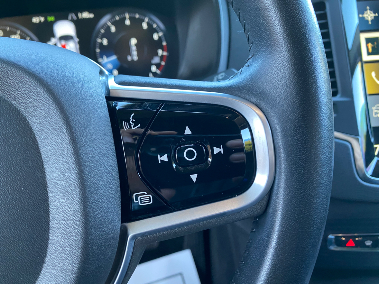 Volvo XC90 T6 AWD Momentum 6 Passenger 2020