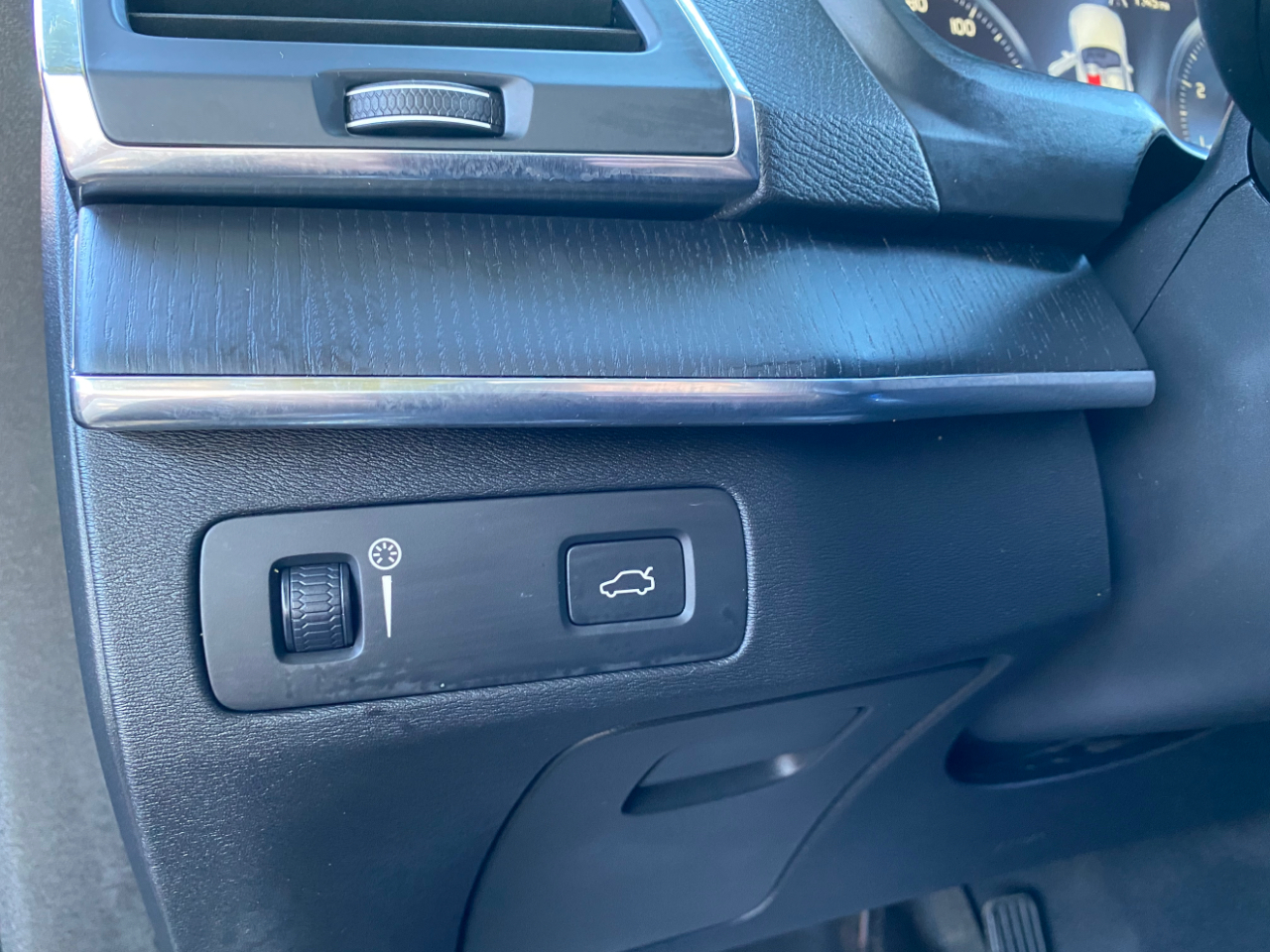 Volvo XC90 T6 AWD Momentum 6 Passenger 2020