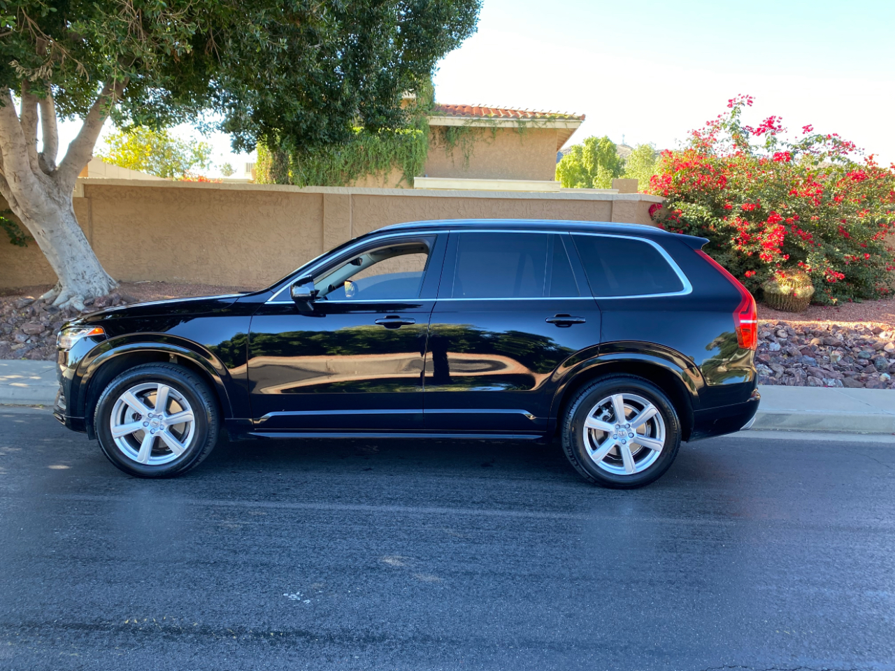 Volvo XC90 T6 AWD Momentum 6 Passenger 2020