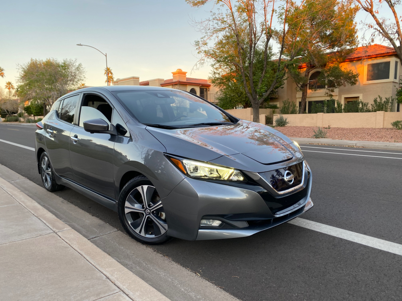 Nissan Leaf SV Hatchback 2021