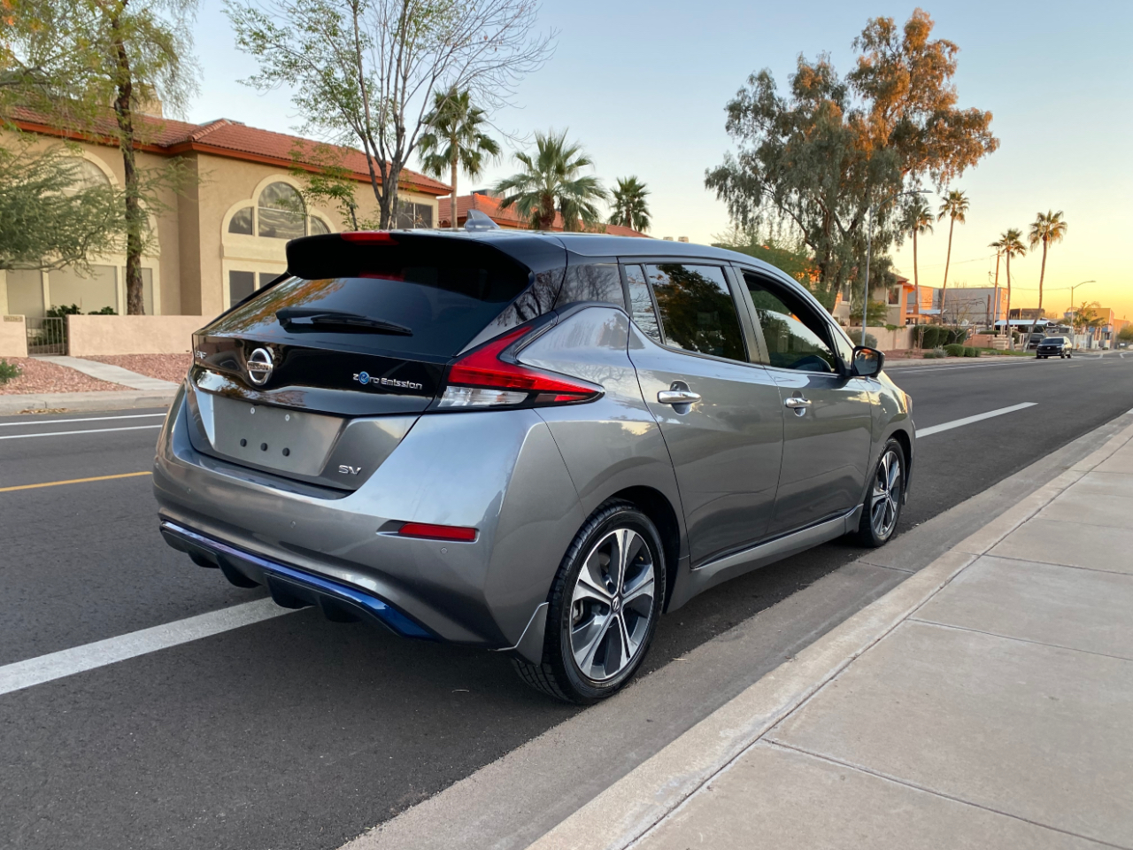 Nissan Leaf SV Hatchback 2021