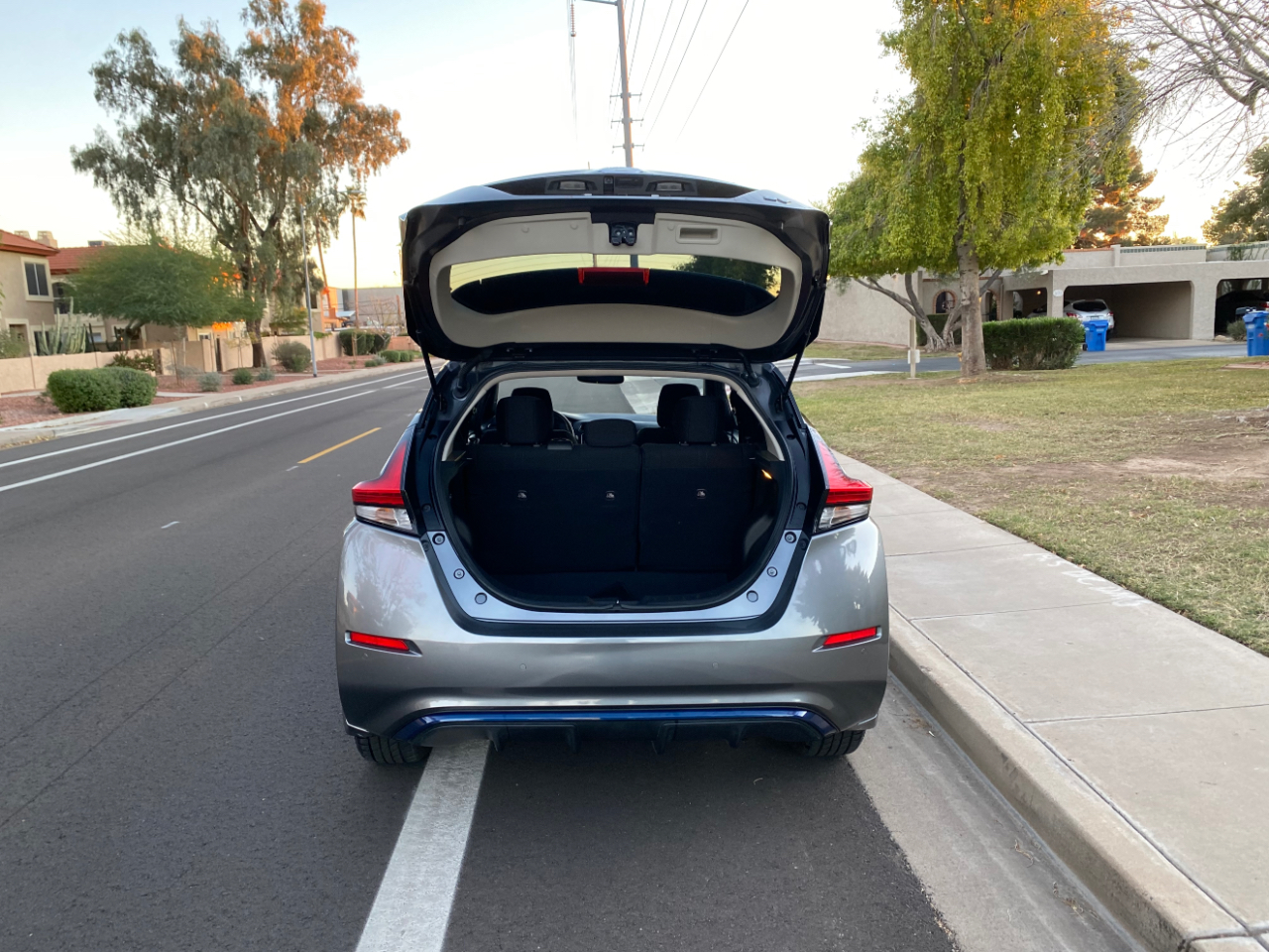 Nissan Leaf SV Hatchback 2021