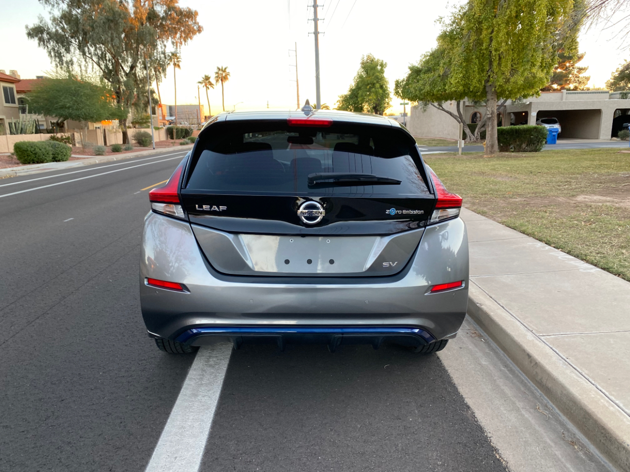 Nissan Leaf SV Hatchback 2021