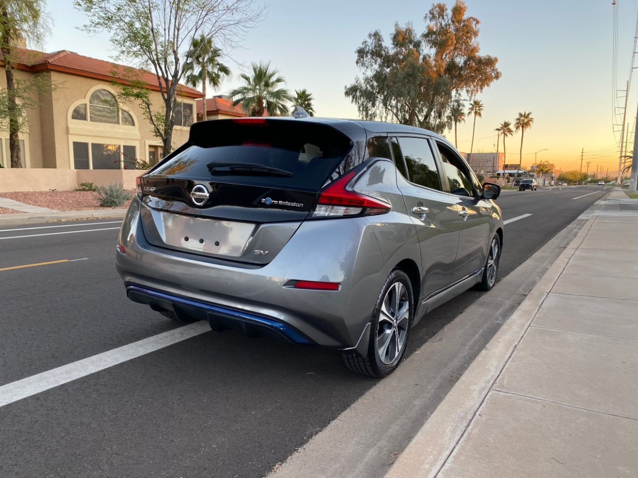 Nissan Leaf SV Hatchback 2021