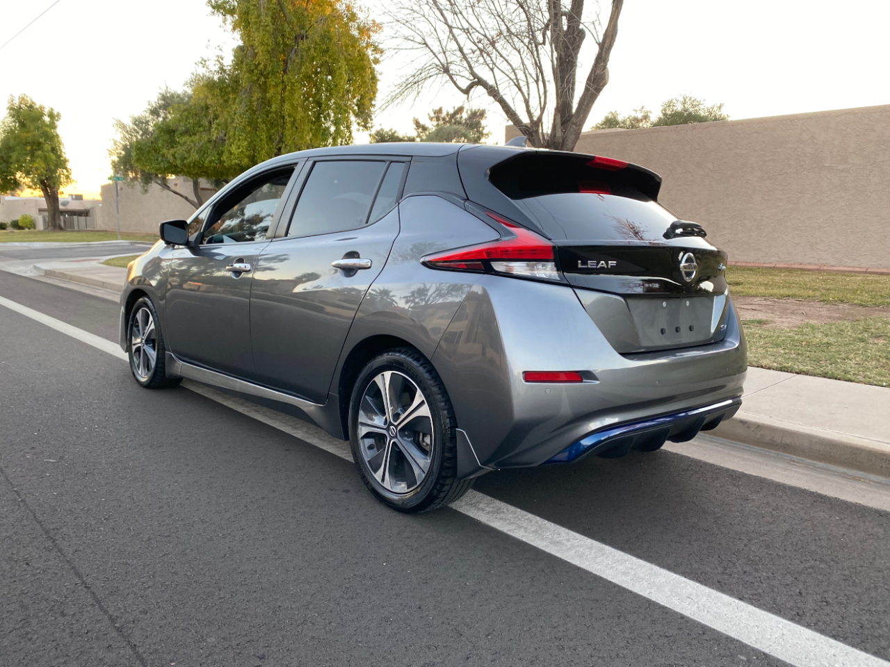 Nissan Leaf SV Hatchback 2021