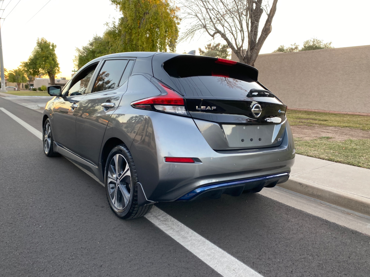 Nissan Leaf SV Hatchback 2021