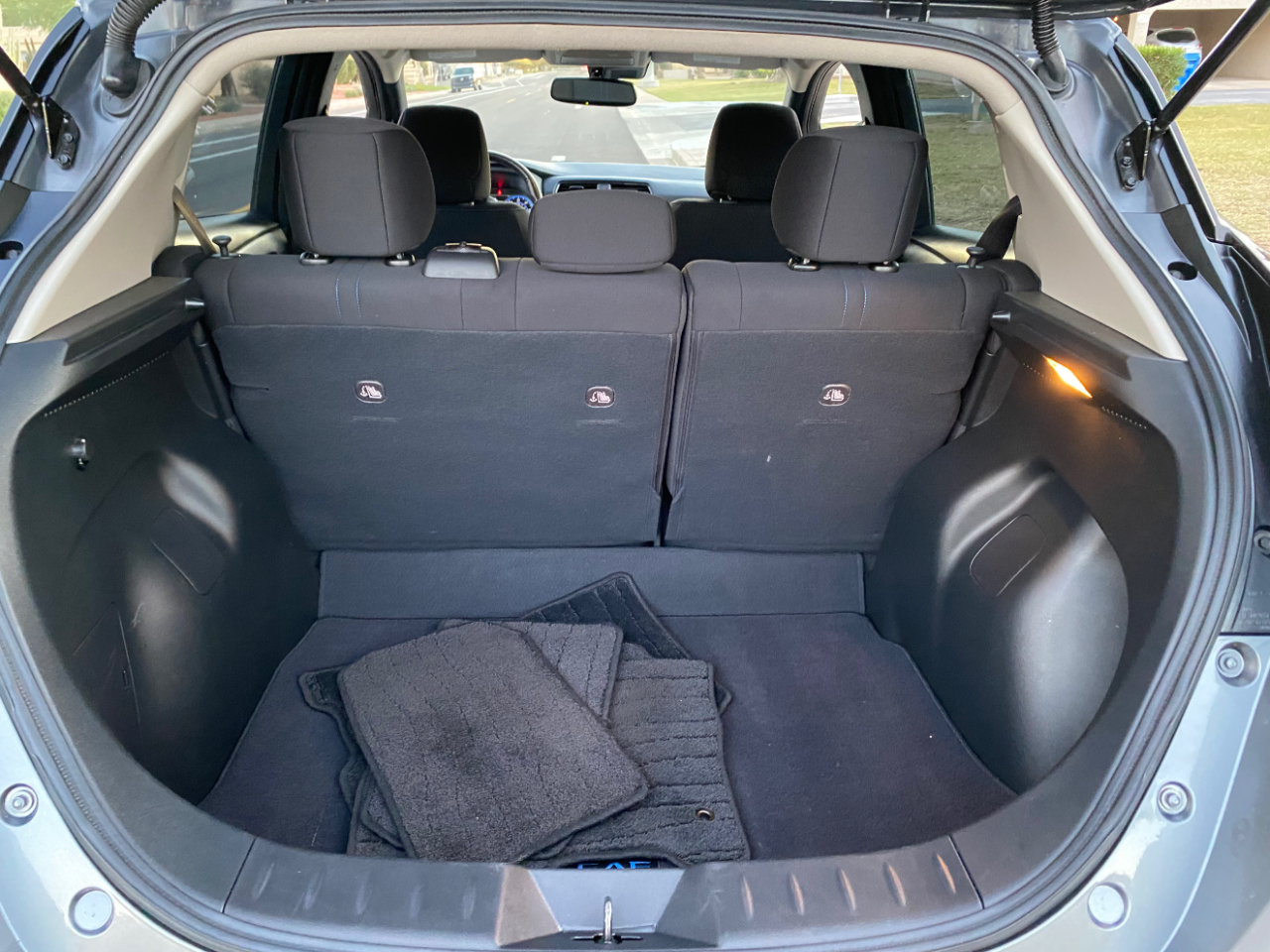 Nissan Leaf SV Hatchback 2021