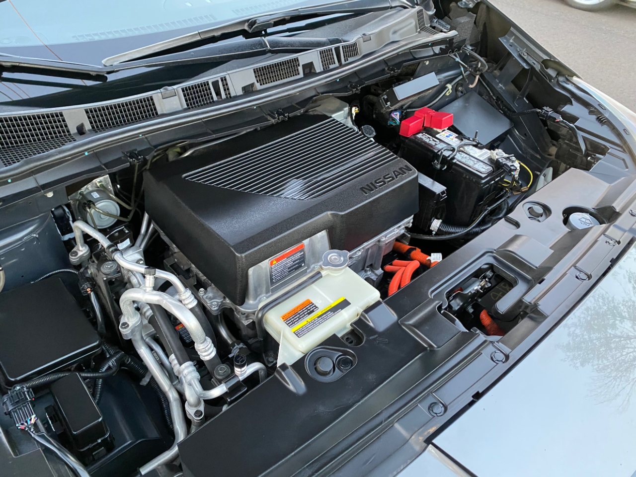 Nissan Leaf SV Hatchback 2021