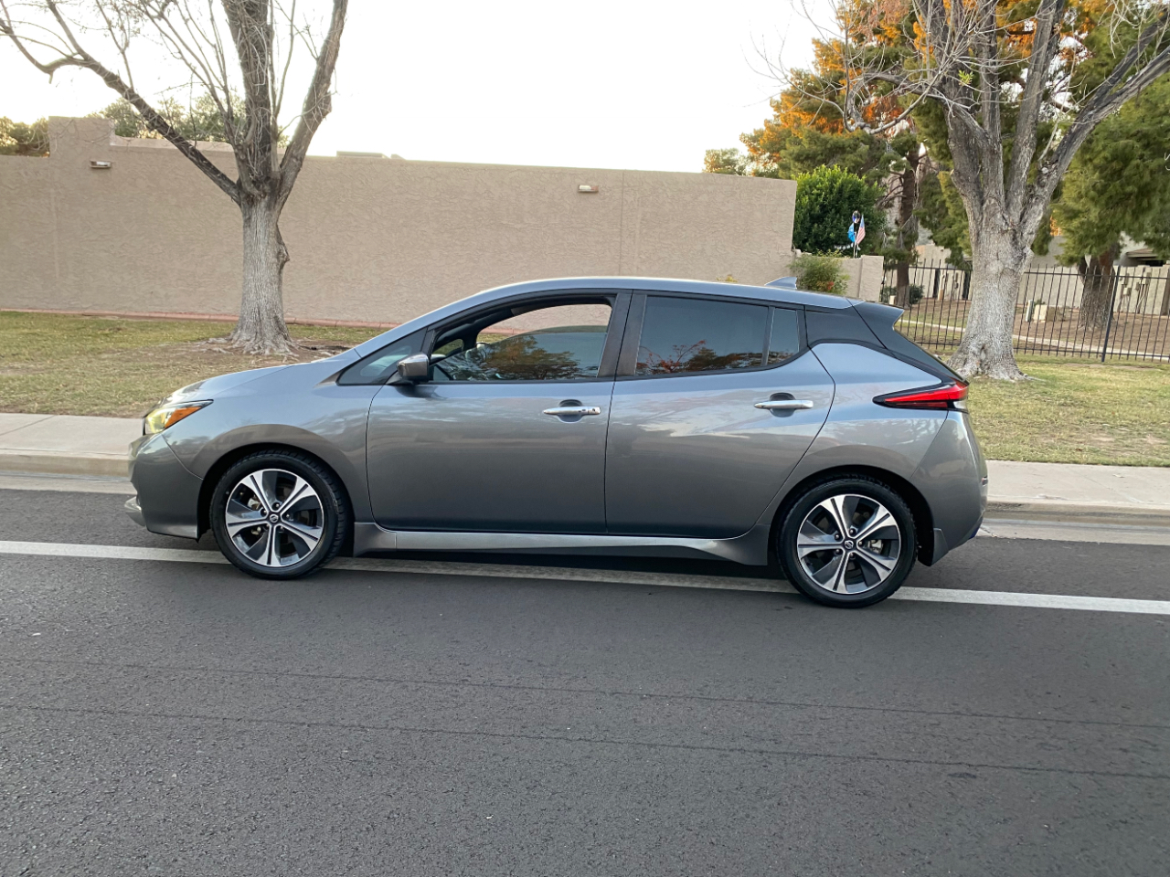 Nissan Leaf SV Hatchback 2021