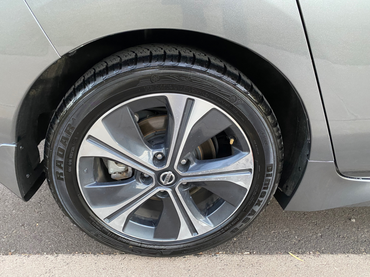 Nissan Leaf SV Hatchback 2021