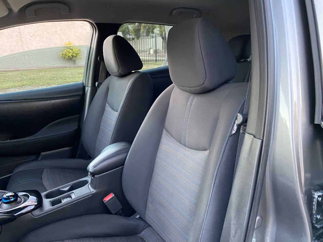 Nissan Leaf SV Hatchback 2021