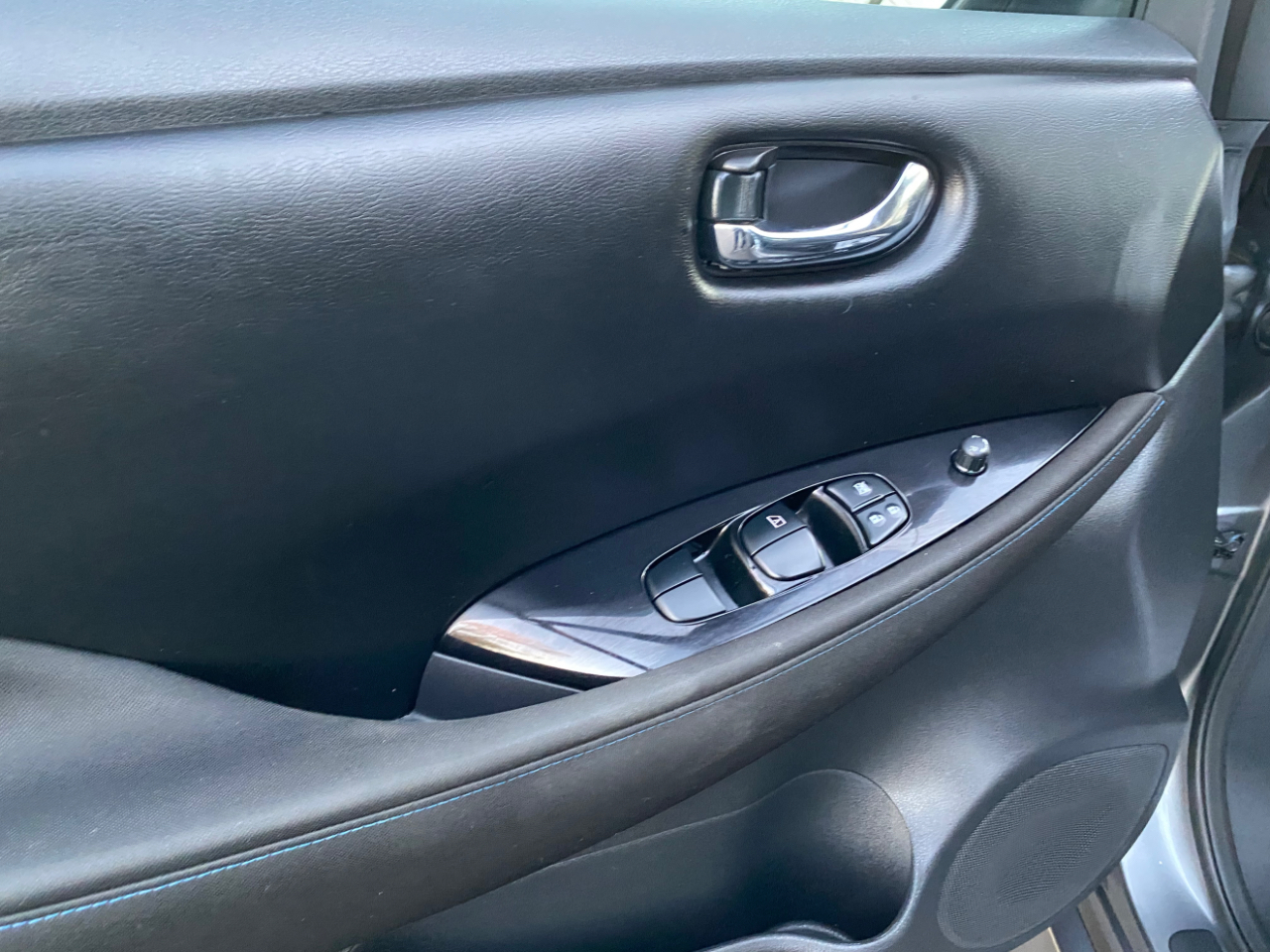 Nissan Leaf SV Hatchback 2021