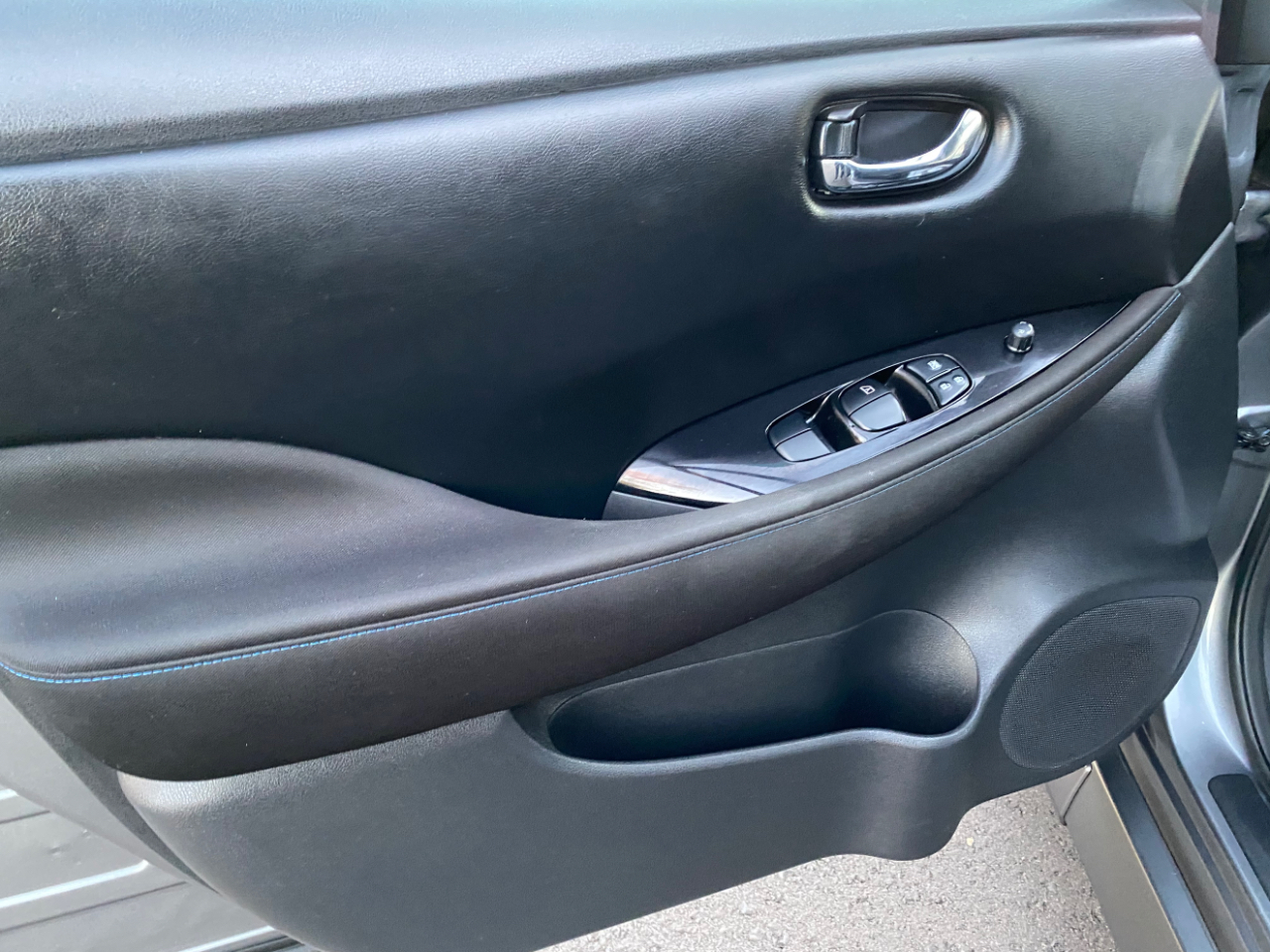 Nissan Leaf SV Hatchback 2021