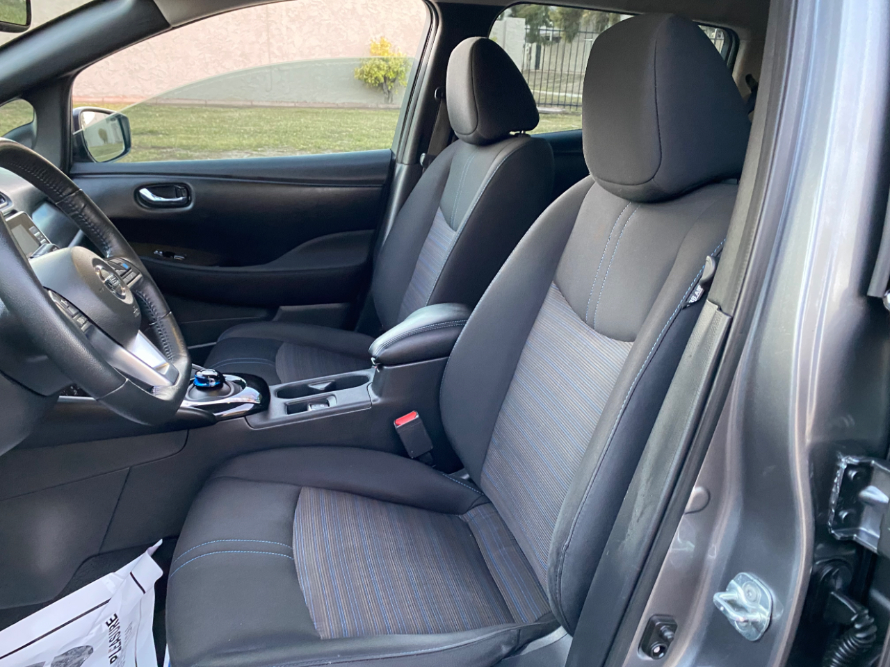 Nissan Leaf SV Hatchback 2021