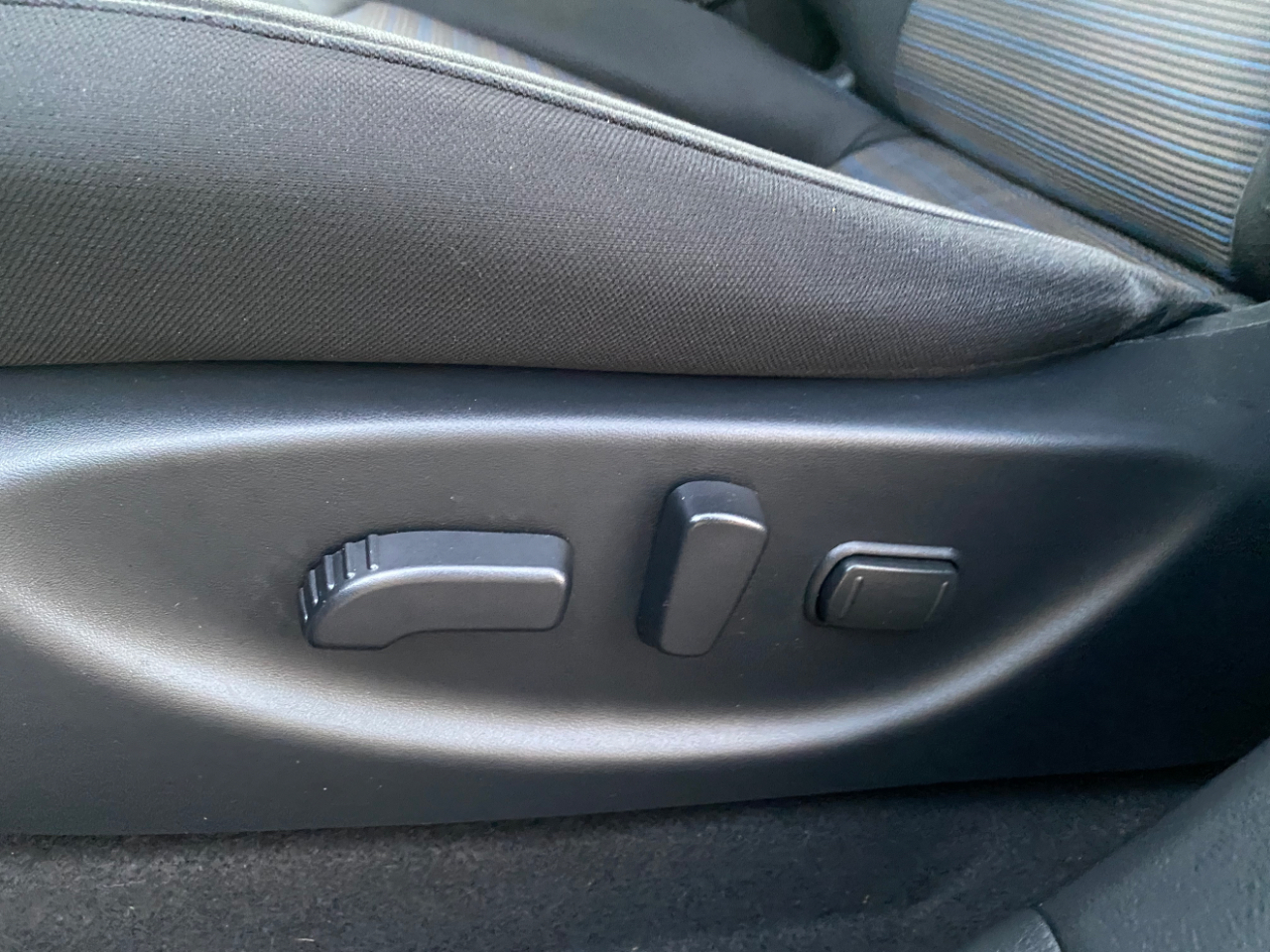 Nissan Leaf SV Hatchback 2021