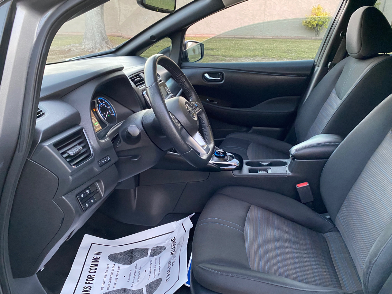 Nissan Leaf SV Hatchback 2021