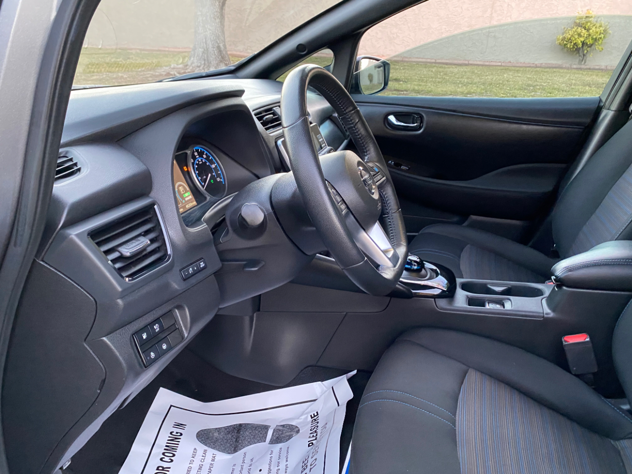 Nissan Leaf SV Hatchback 2021