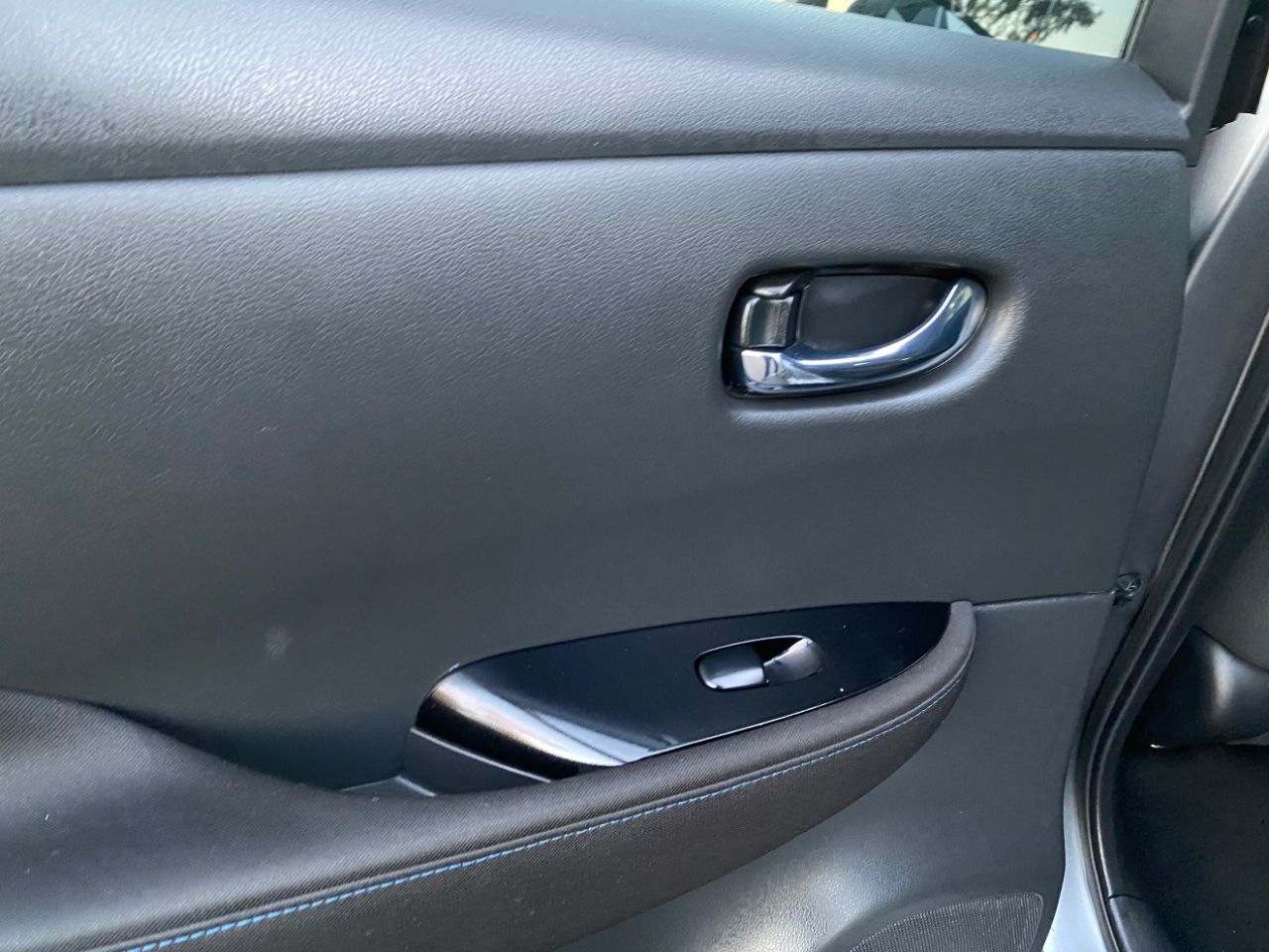 Nissan Leaf SV Hatchback 2021