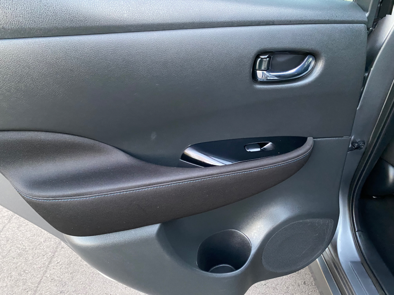 Nissan Leaf SV Hatchback 2021