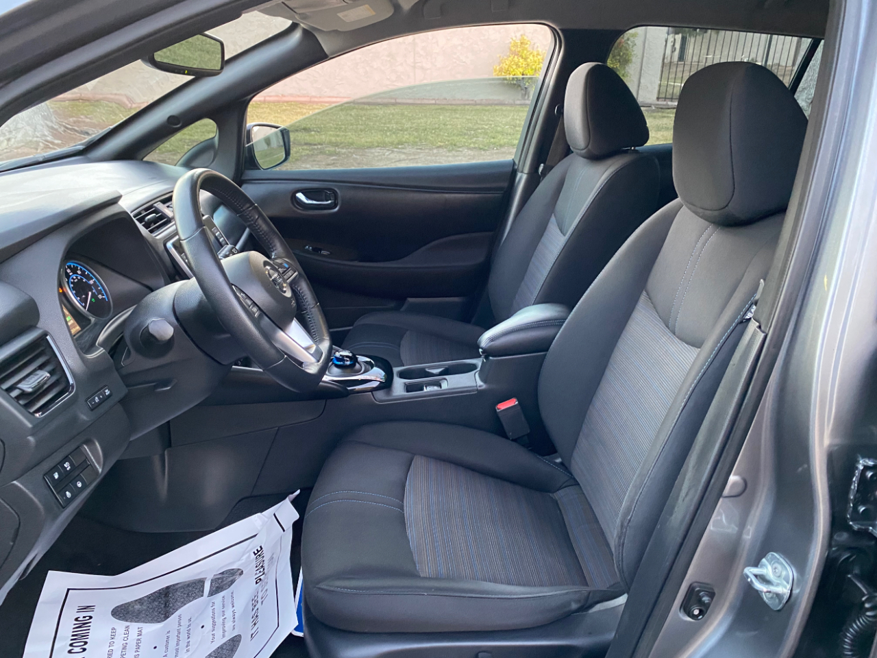 Nissan Leaf SV Hatchback 2021