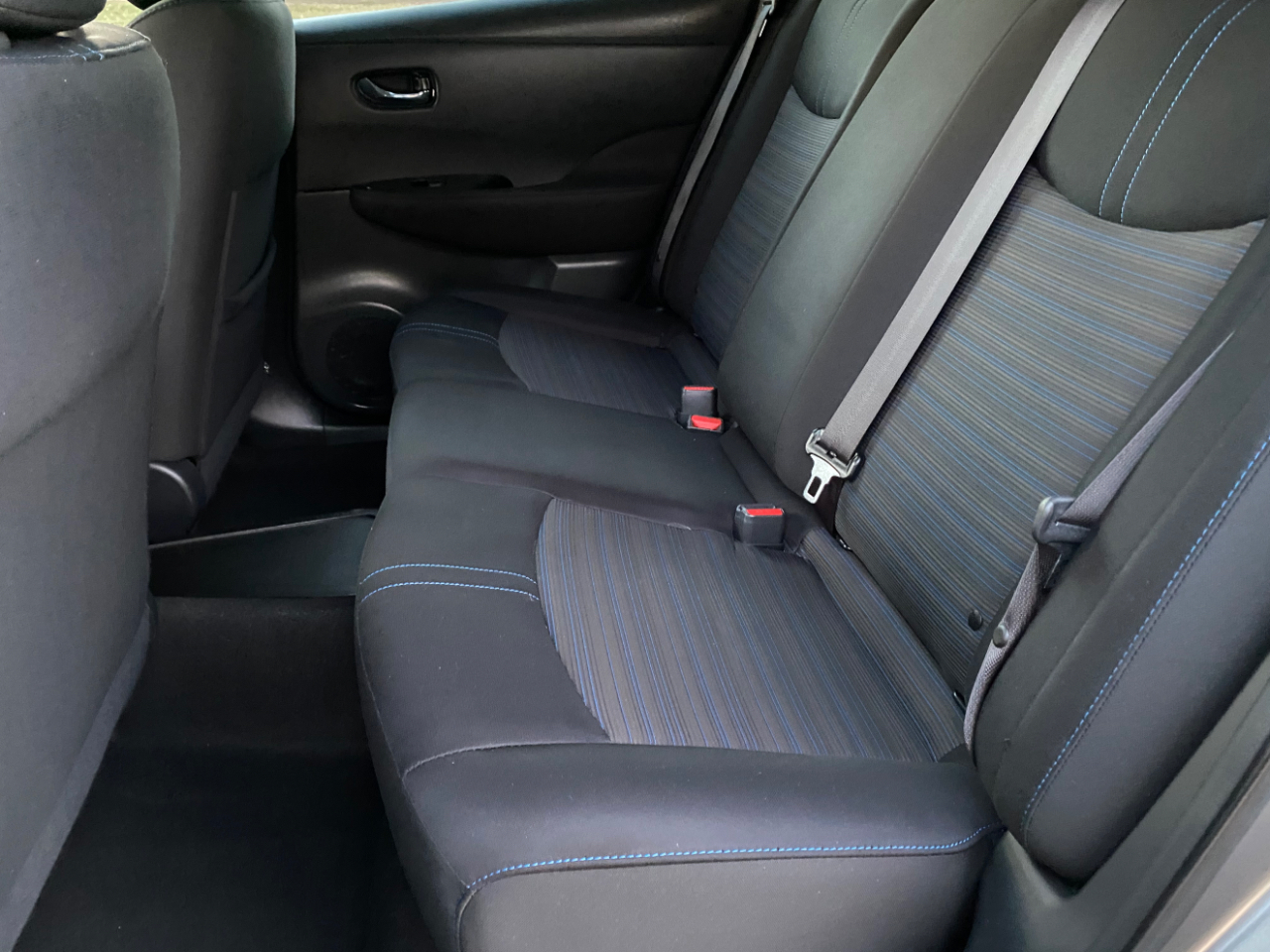 Nissan Leaf SV Hatchback 2021