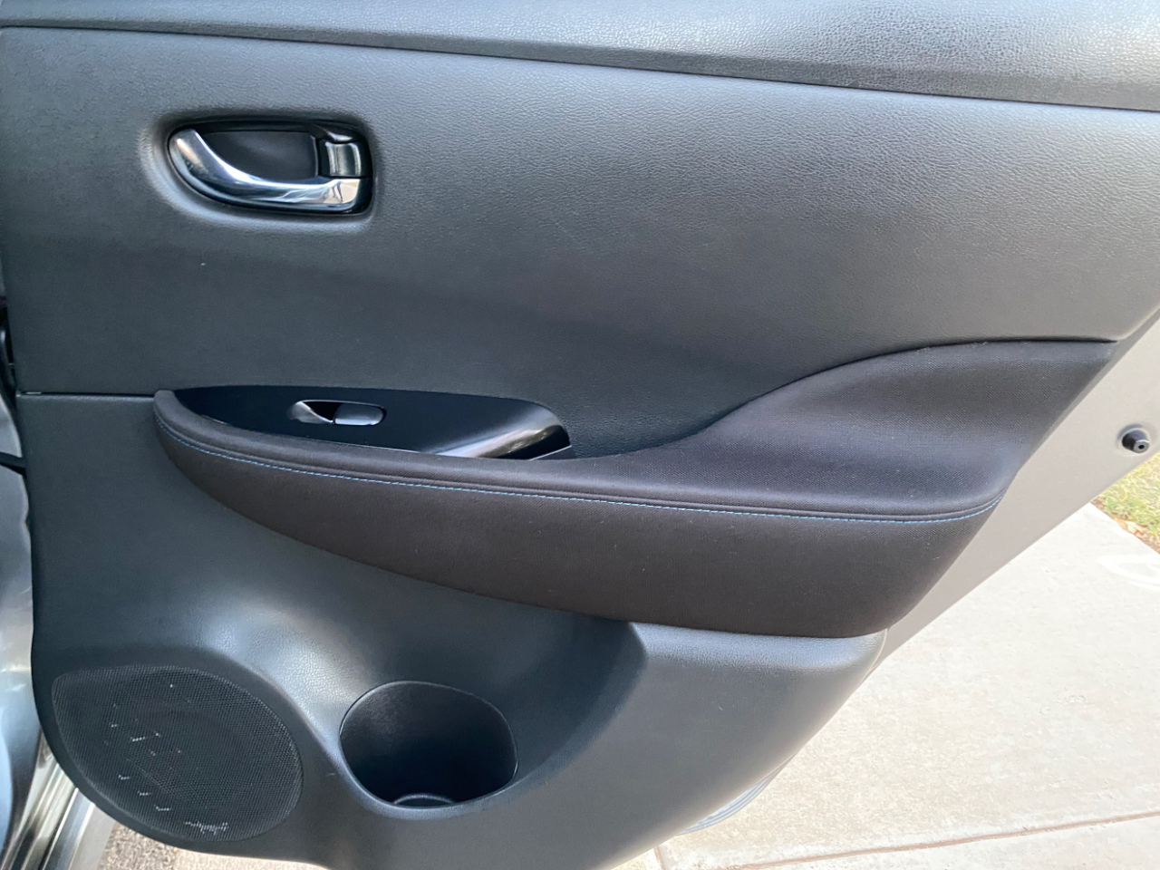 Nissan Leaf SV Hatchback 2021