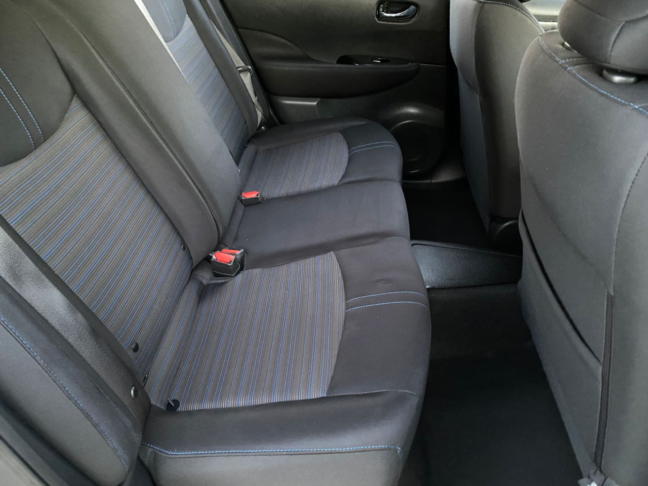 Nissan Leaf SV Hatchback 2021