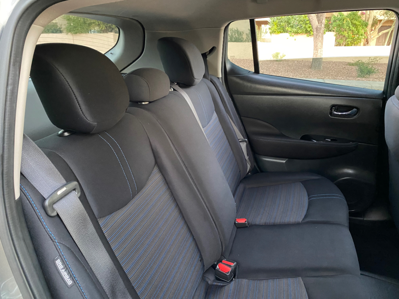 Nissan Leaf SV Hatchback 2021