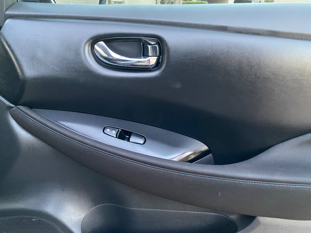 Nissan Leaf SV Hatchback 2021