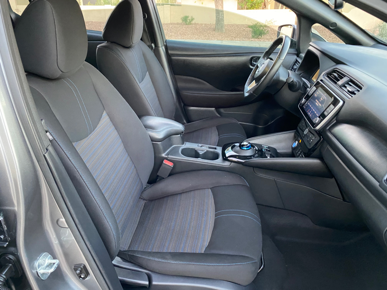 Nissan Leaf SV Hatchback 2021