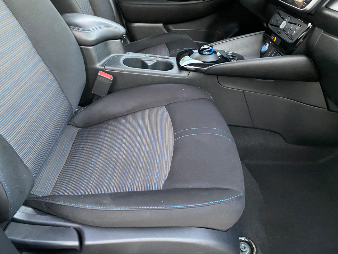 Nissan Leaf SV Hatchback 2021