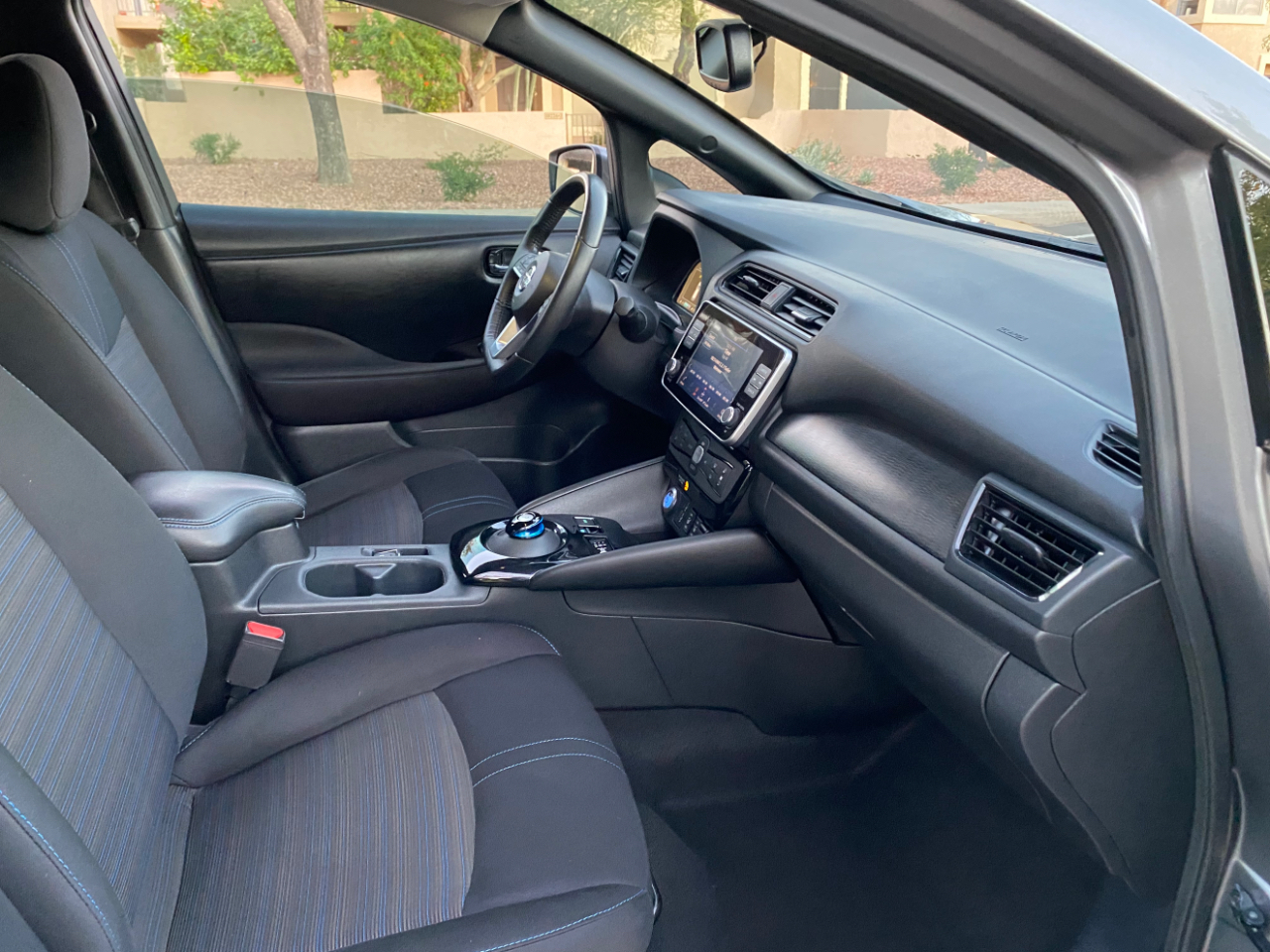 Nissan Leaf SV Hatchback 2021