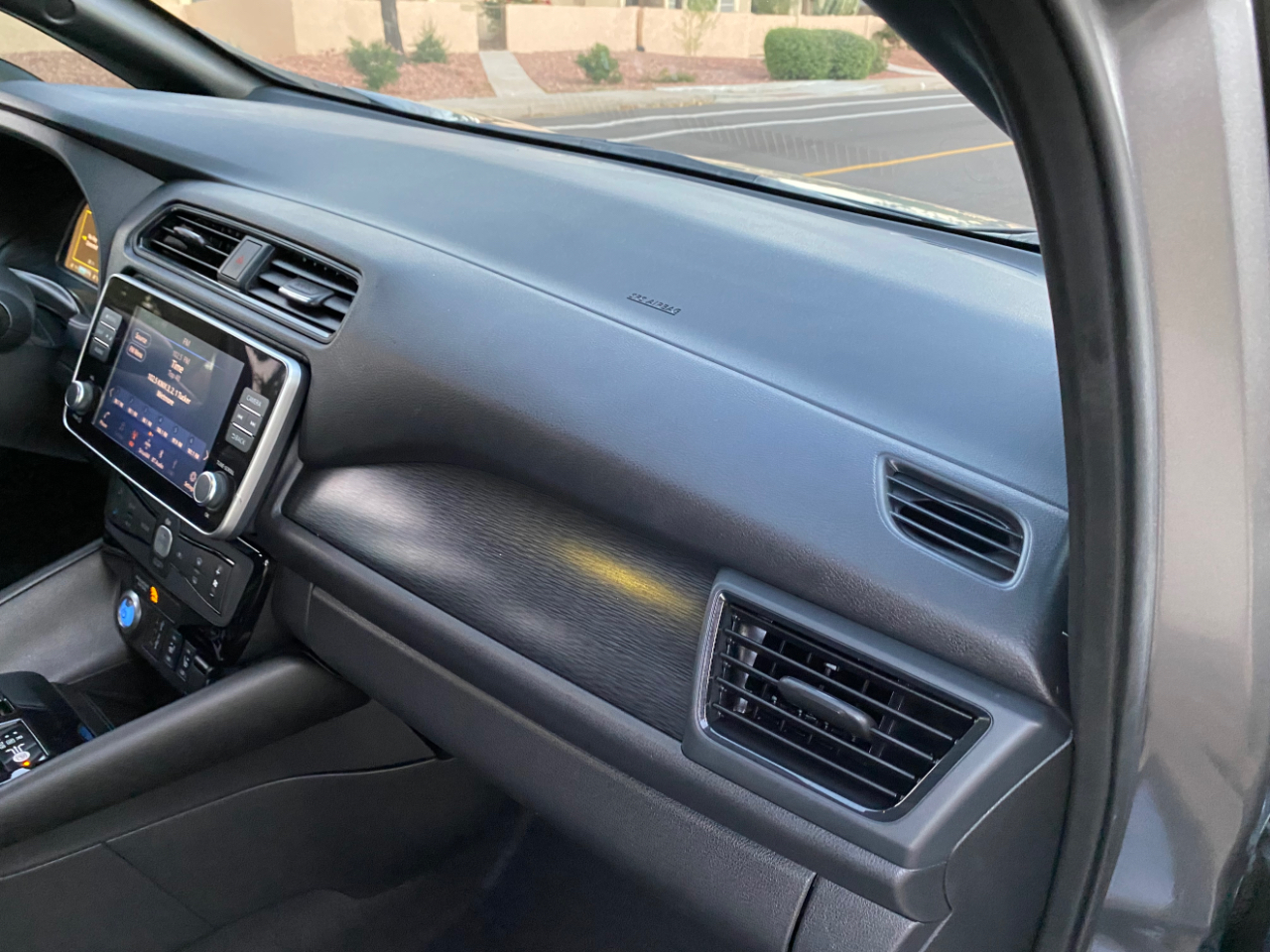 Nissan Leaf SV Hatchback 2021