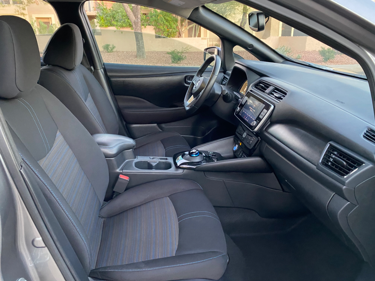 Nissan Leaf SV Hatchback 2021