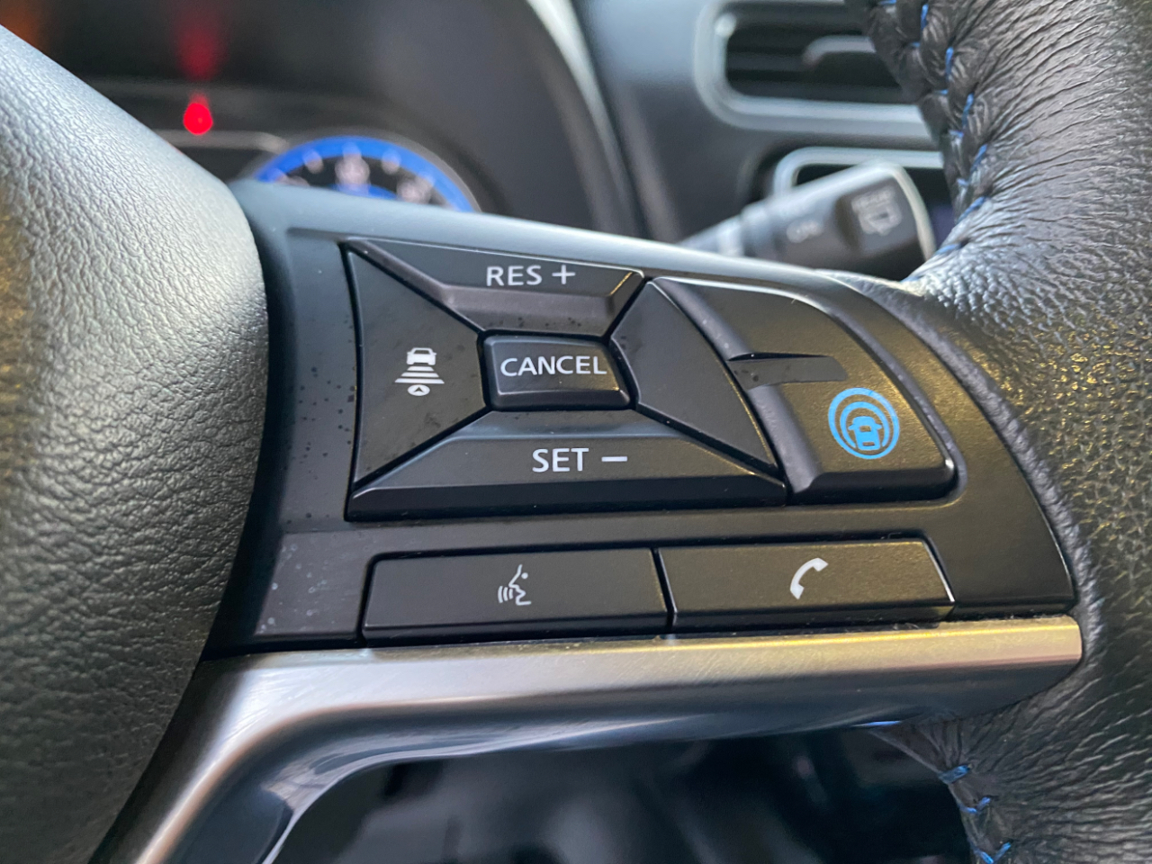 Nissan Leaf SV Hatchback 2021