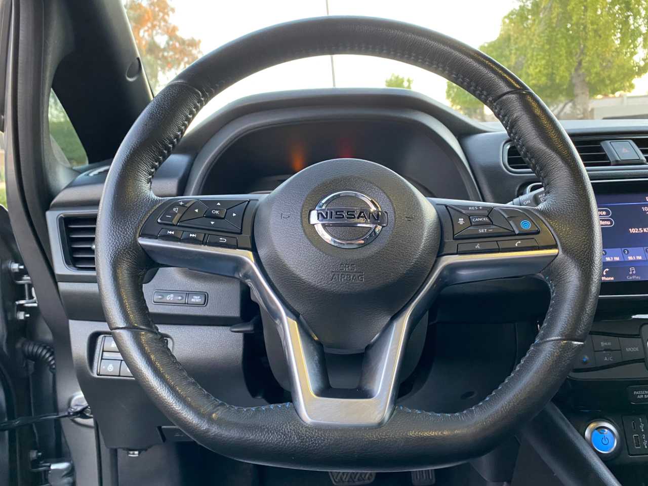 Nissan Leaf SV Hatchback 2021