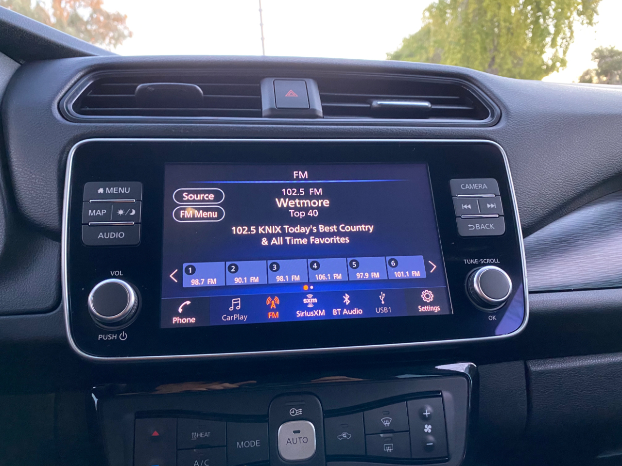 Nissan Leaf SV Hatchback 2021