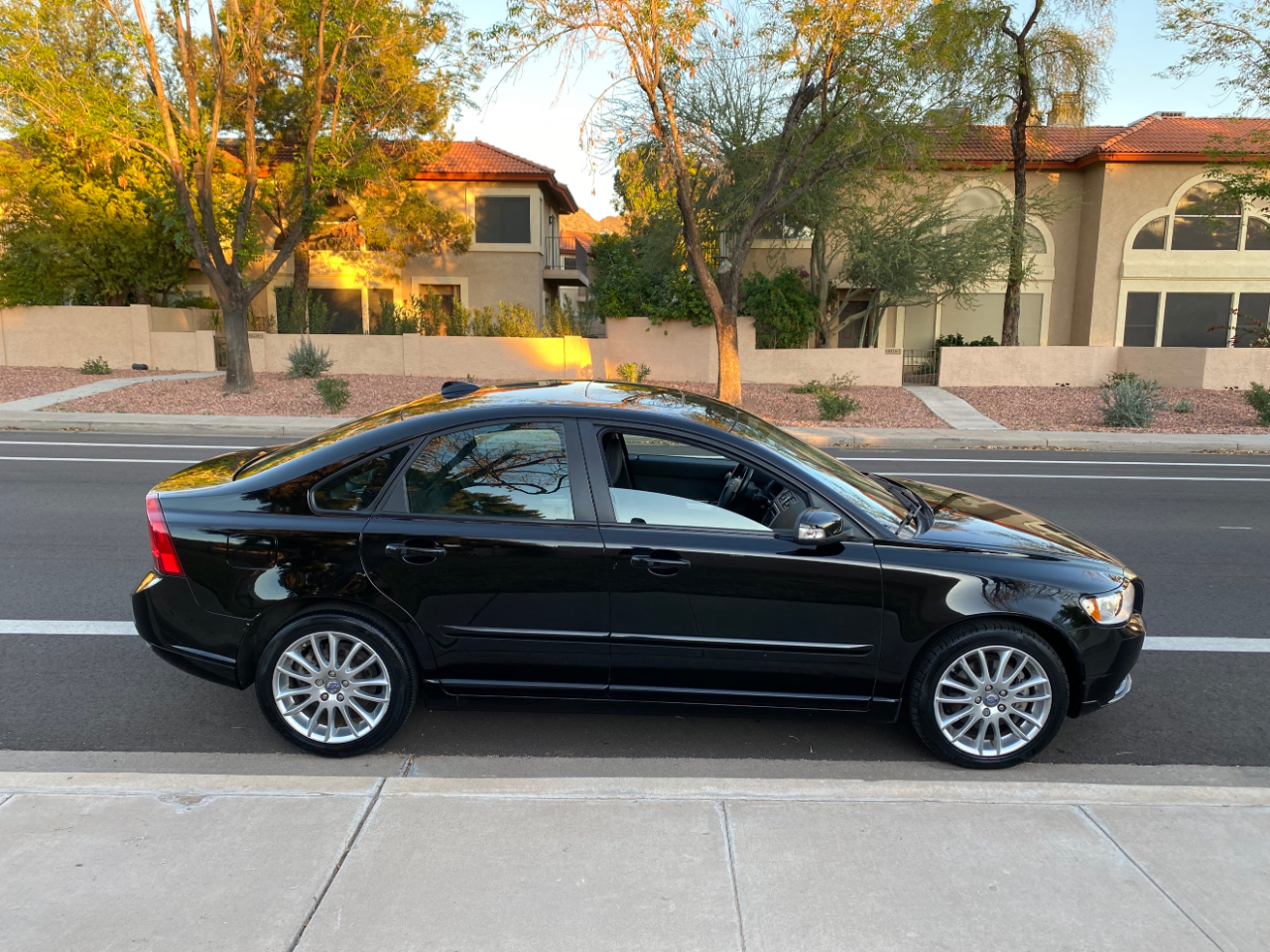 Volvo S40 4dr Sdn Auto FWD 2010