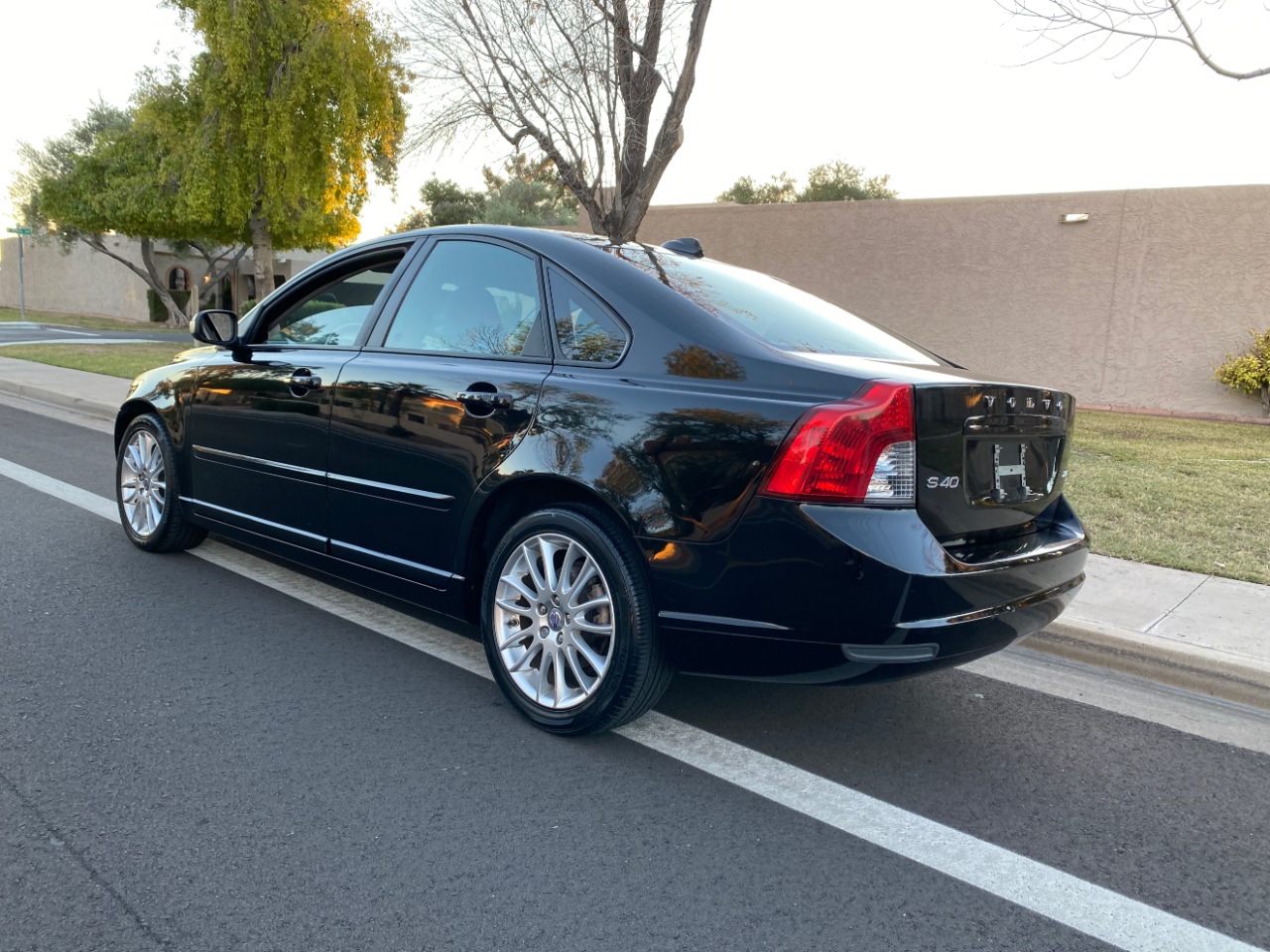 Volvo S40 4dr Sdn Auto FWD 2010