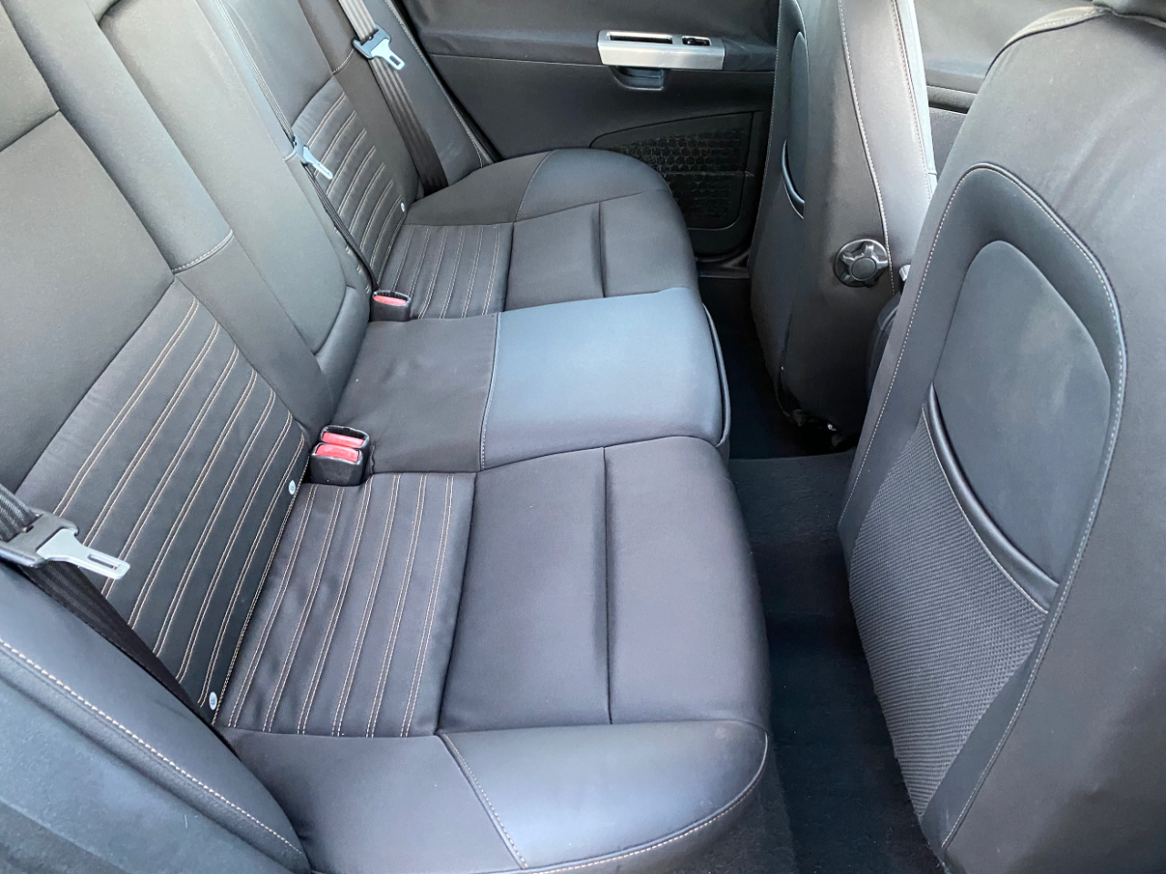 Volvo S40 4dr Sdn Auto FWD 2010