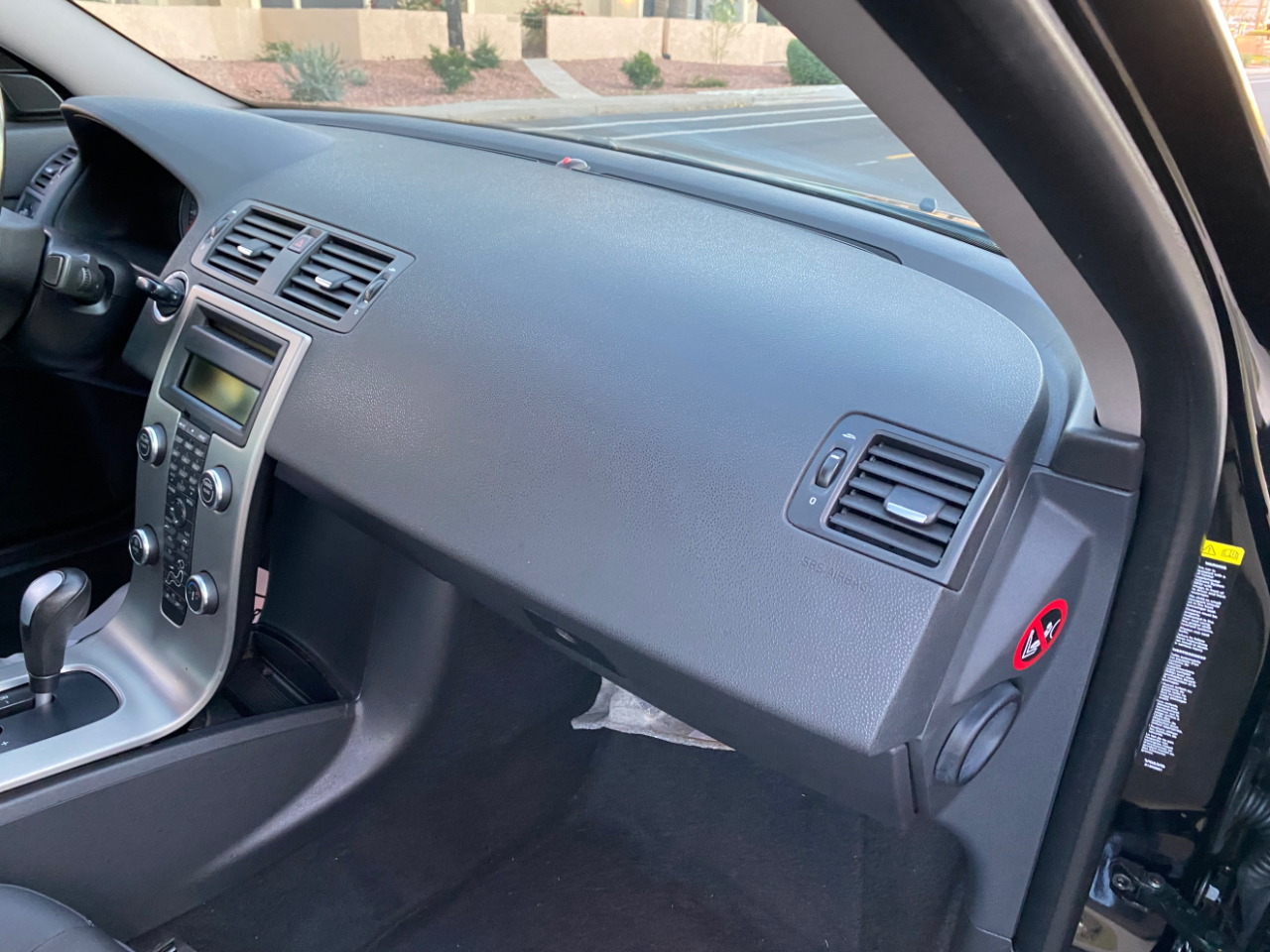 Volvo S40 4dr Sdn Auto FWD 2010