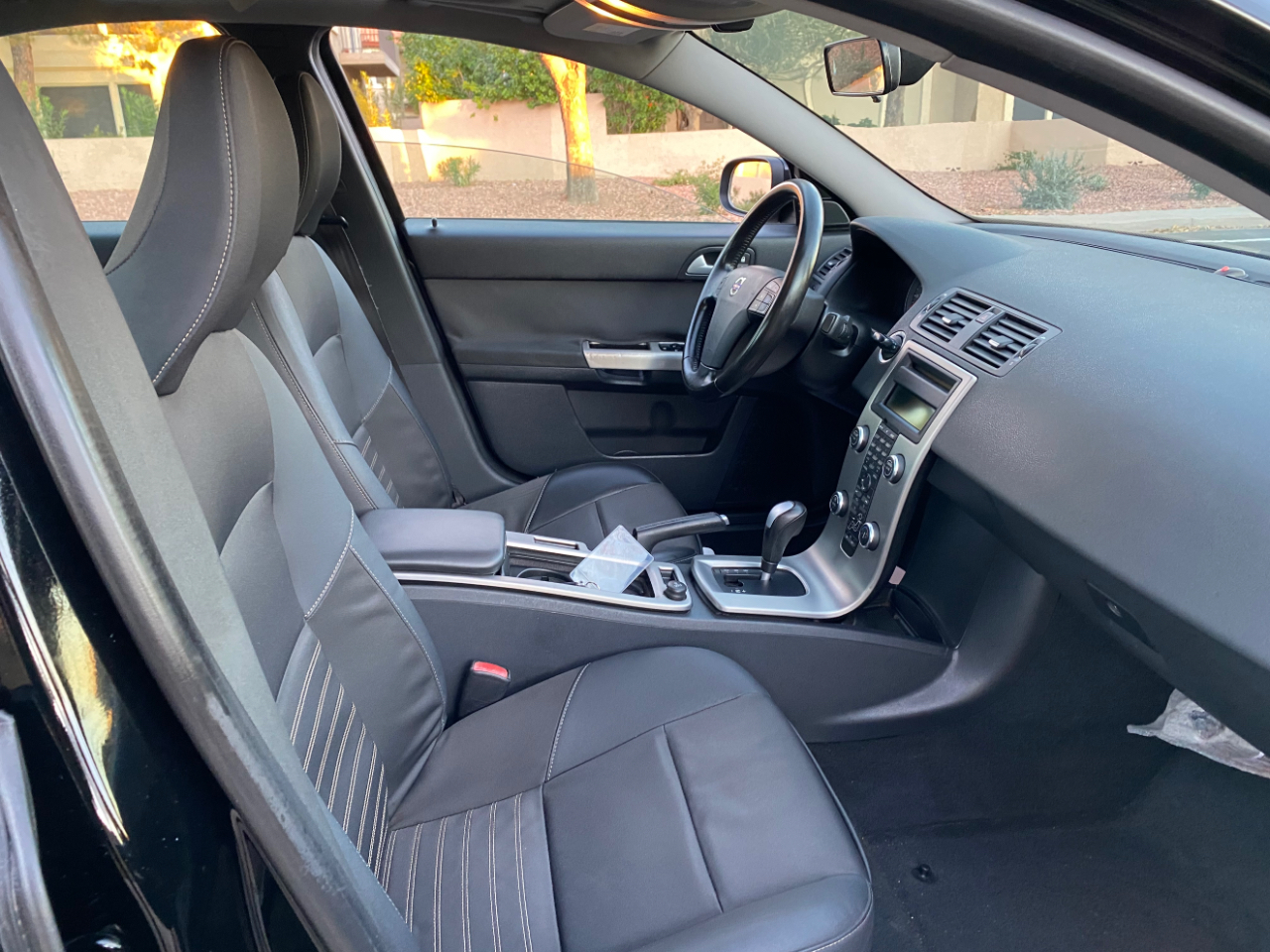 Volvo S40 4dr Sdn Auto FWD 2010