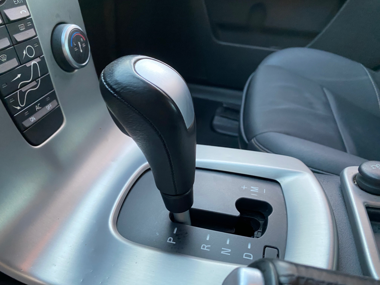 Volvo S40 4dr Sdn Auto FWD 2010