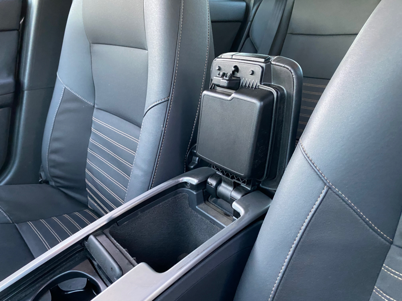 Volvo S40 4dr Sdn Auto FWD 2010