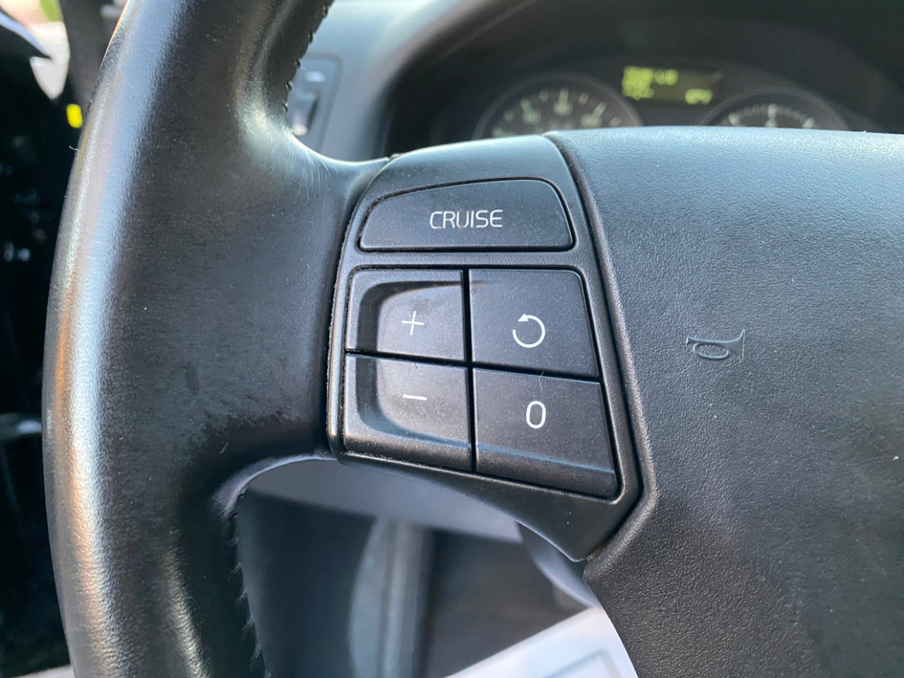 Volvo S40 4dr Sdn Auto FWD 2010