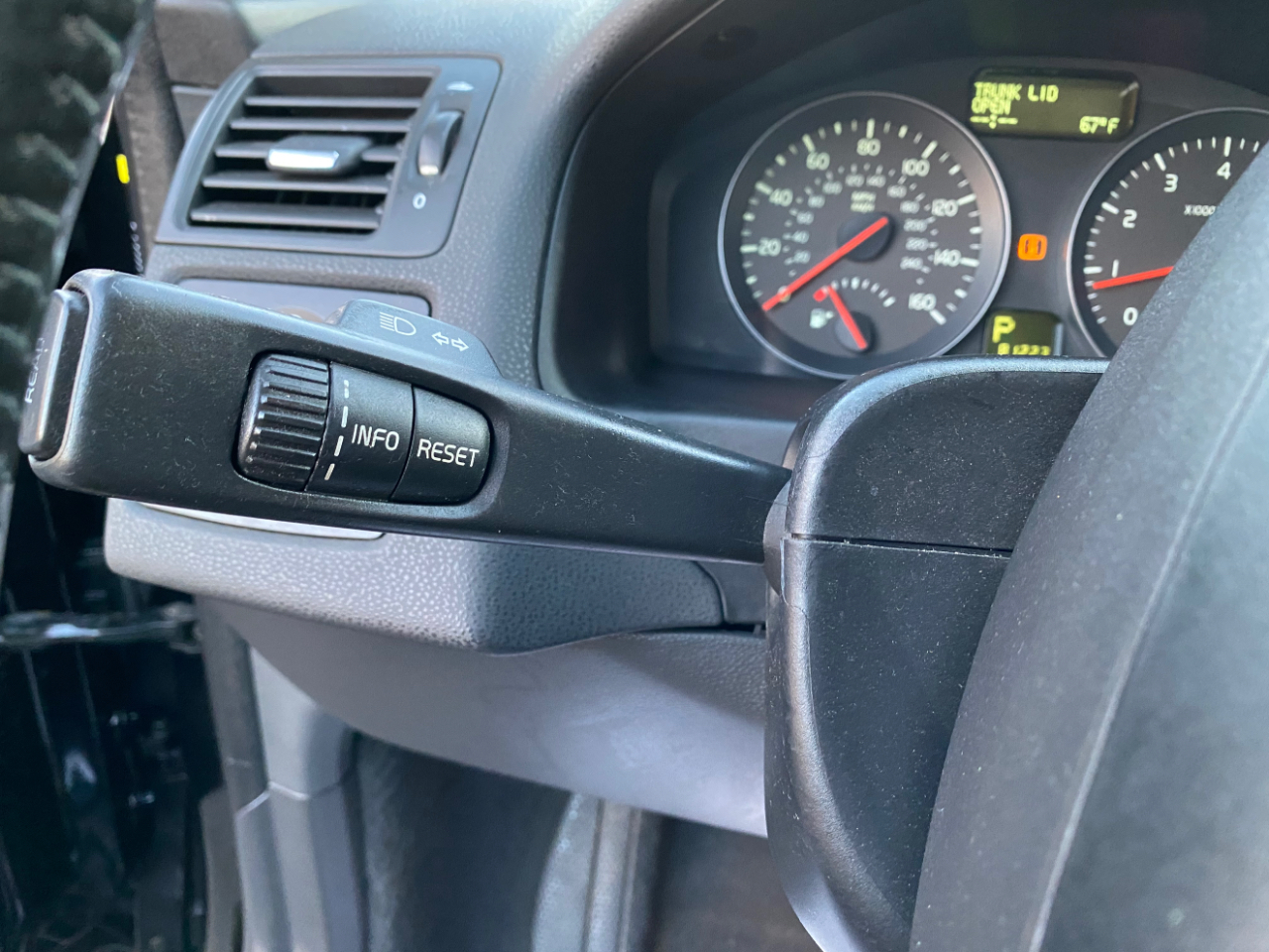 Volvo S40 4dr Sdn Auto FWD 2010