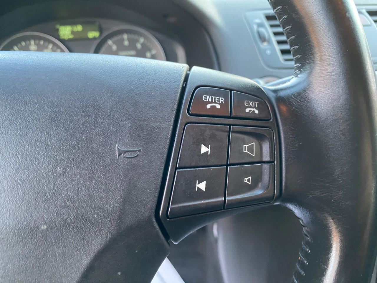 Volvo S40 4dr Sdn Auto FWD 2010