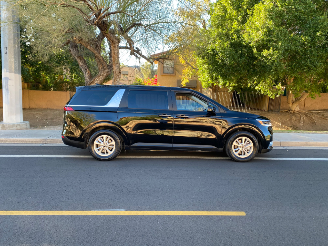 Kia Carnival LX FWD w/Seat Pkg 2024