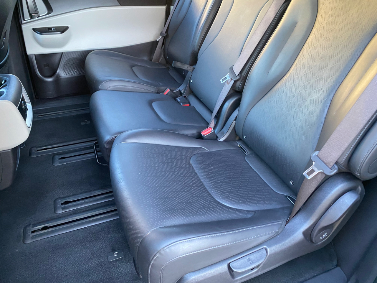 Kia Carnival LX FWD w/Seat Pkg 2024