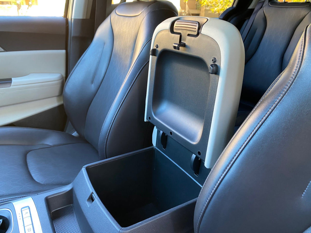 Kia Carnival LX FWD w/Seat Pkg 2024